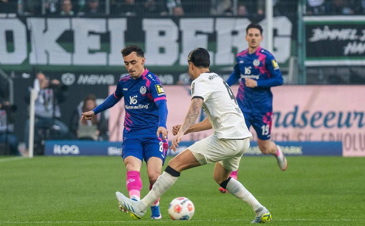 德甲第30轮门兴与美因茨战平，拜仁提前四轮夺冠形成高度统治力